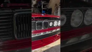 Painting the famous cow catcher on my E30