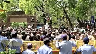 Delhi University students protesting for #OBE at Arts Faculty. #delhiuniversity #northcampus