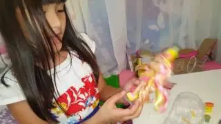 Ainah Gwen Opening Her Shopkins Smoothie Truck Combo | 12.24.2016