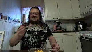 Coop Kana-tacosalaatti maistelua  😋