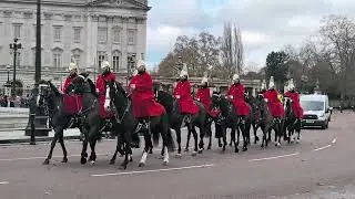 Buckingham Palace Changing of Guards - Household Cavalry Mounted Regiment [HCMR] (Dec2024)