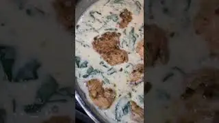 Grilled chicken w/ creamy spinach sauce,  homemade garlic mash potatoes and green beans