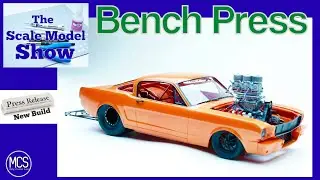 Модель Pro Street 1965 Mustang GT350R в масштабе 1/24, демонстрирующая автомобильный облик.