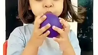 SHANZA മോൾ ബലൂൺ ഊതാൻ ശ്രമിക്കുന്നു | Shanza playing with Balloon | Roshens Vlog | Super Zaiba |
