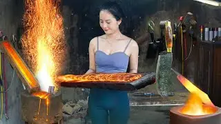 Unexpected! Hot Forging Girl Turns Rusty Iron into Sharp Knives for Poor Boy Heartwarming Full Story