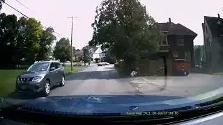 blue car does u turn