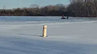 Łowienie ryb na zamrożonym jeziorze #łowienieryb #fishingonice