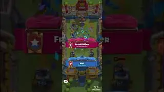 Jogando clash Royale 