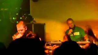 Kali & DJ Lkama / 03 - Som hrd&yacute; / live @ Zděřina, 14.05.2011 (HD)