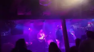 Yfirgefinn - Valdimar (live Græni hatturinn 9. ágúst 2024)