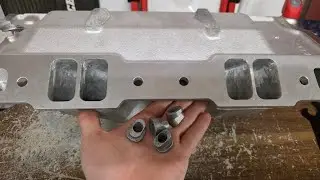 Как установить впускные коллекторы Old School Gen 1 SBC на головки блока цилиндров TBI 350! Profe...