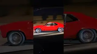 Очень громкий Chevrolet Nova 1970-х годов.