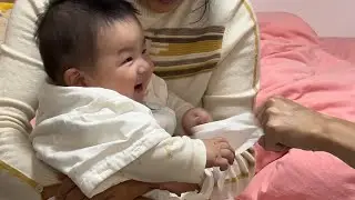 Game time! Tissue tug of war with daddy 