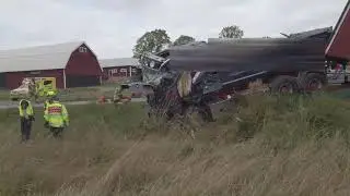 200914 Lastbilsolycka p&aring; Vikbolandet