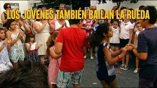 Los Jovenes tambien bailan la Rueda.