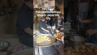 Tasting Crispy Pakodee in Jaipur Old City | Famous Street Food of Jaipur 🍽️🌶️