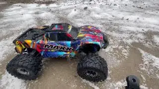 Traxxas Maxx Slushie  Driveway Bashing. Zeee 7200 mAh 3s lipo Battery.