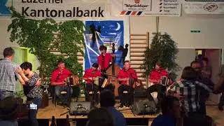 Es Rütschli imene Kütschli 11. Ländlernacht in Menzberg