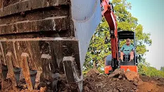 Day 2 Excavating with the Kubota U35 - Removing the Rock Layer