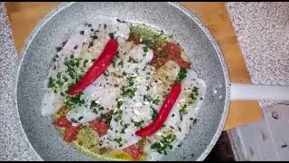 filet de poisson blanc avec cr&egrave;me de pomme de terre et poivrons doux