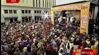 Miley Cyrus:  GMA Awards Bolt Performance