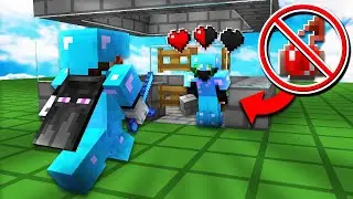 TRAPPING WITH NO HEALTH POTS - CHALLENGE | Minecraft HCF