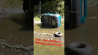 Auto v rieke DUNAJEC (N&aacute;rodn&yacute; park PIENINY)   #autonehoda  #pieniny #shorts