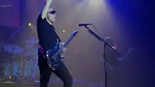 Joe Satriani - Surfing With The Alien / Live @ La Cartonnerie, Reims / 19.05.2023