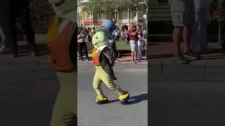 &ldquo;Jiminy Cricket Dances for Crowd&rdquo; #jiminycricket  #pinocchio #disneyparade #disneyworld #disney