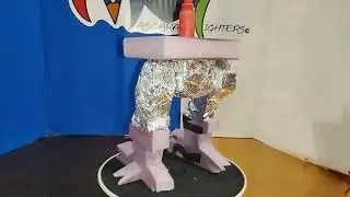 Metal Droiditude prototype legs blank (espa&ntilde;ol)