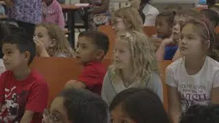 Author David Shannon pays AlvinISD a visit