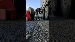 Замена колеса на прицепе в Англии. Дальнобой. Changing my wheel in trailer in England, Liverpool.
