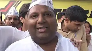 Aap Delhi Convenor Gopal Rai with Delhi minister lead protest against Metro fare hike at ITO