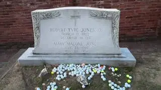 The grave of golf legend Bobby Jones