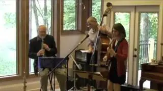 Banjoist Cynthia Sayer plays a tango: El Choclo