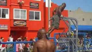 Street Workout on Muscle Beach in Venice