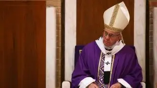 Pope Francis open to possibility of ordaining married men