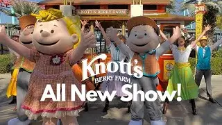 Посмотрите на персонажей мультфильма «Peanuts» на коляске во время праздника «Peanuts» в парке Kn...
