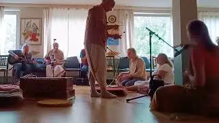 Hamburg Bhakti Yoga Temple. 23.07.2023.  After Party. Киртан под гитару. Джайгоура пр.
