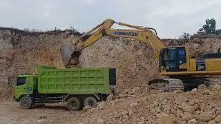 Komatsu PC 350 LC loading dump truck hino 500