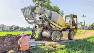 AJAX AGRO 4000 concert mixing machine working in village side pipeline #ajax #agro #concert #mixing 