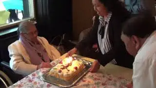16  A. Tulaseket  Hari Ulang Tahun 97  Lang zal ze leven  2 april 2018