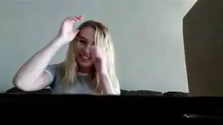STPeach Bouncing On Her Bed
