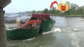 [559] Две лодки, страстно целующиеся у ворот плотины, слишком опасны