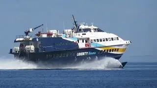 Aliscafo Eraclide in partenza dal porto di Milazzo