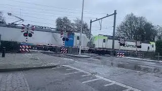 Winters Spoorwegovergang Almelo de Riet // Dutch railroad crossing in the Winter 