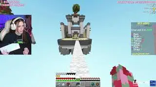 Dream saves Hannahxxrose in Bedwars