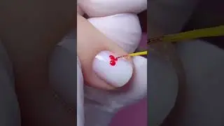 UNHAS DE GEL BRANCO CURTAS COM ARTE DE CORA&Ccedil;&Atilde;O FEITO COM ESMALTE ❤️🤍