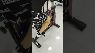 Skyland Luxury Spin Bike.  Em 1561.   Spin bike