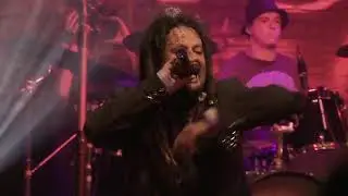 Karamelo Santo - So Much Trouble In The world (DVD El Baile Oficial)